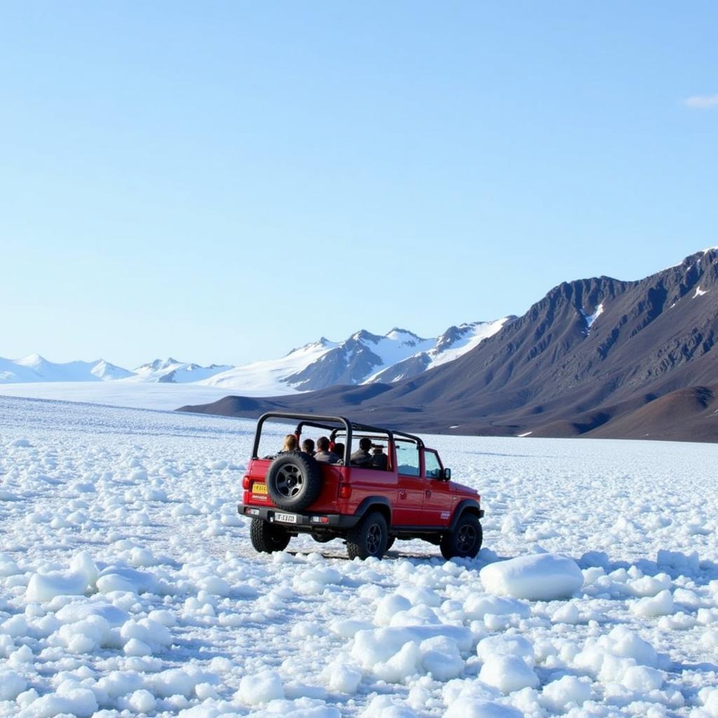 Du khách tham quan sông băng bằng xe chuyên dụng ở Iceland.